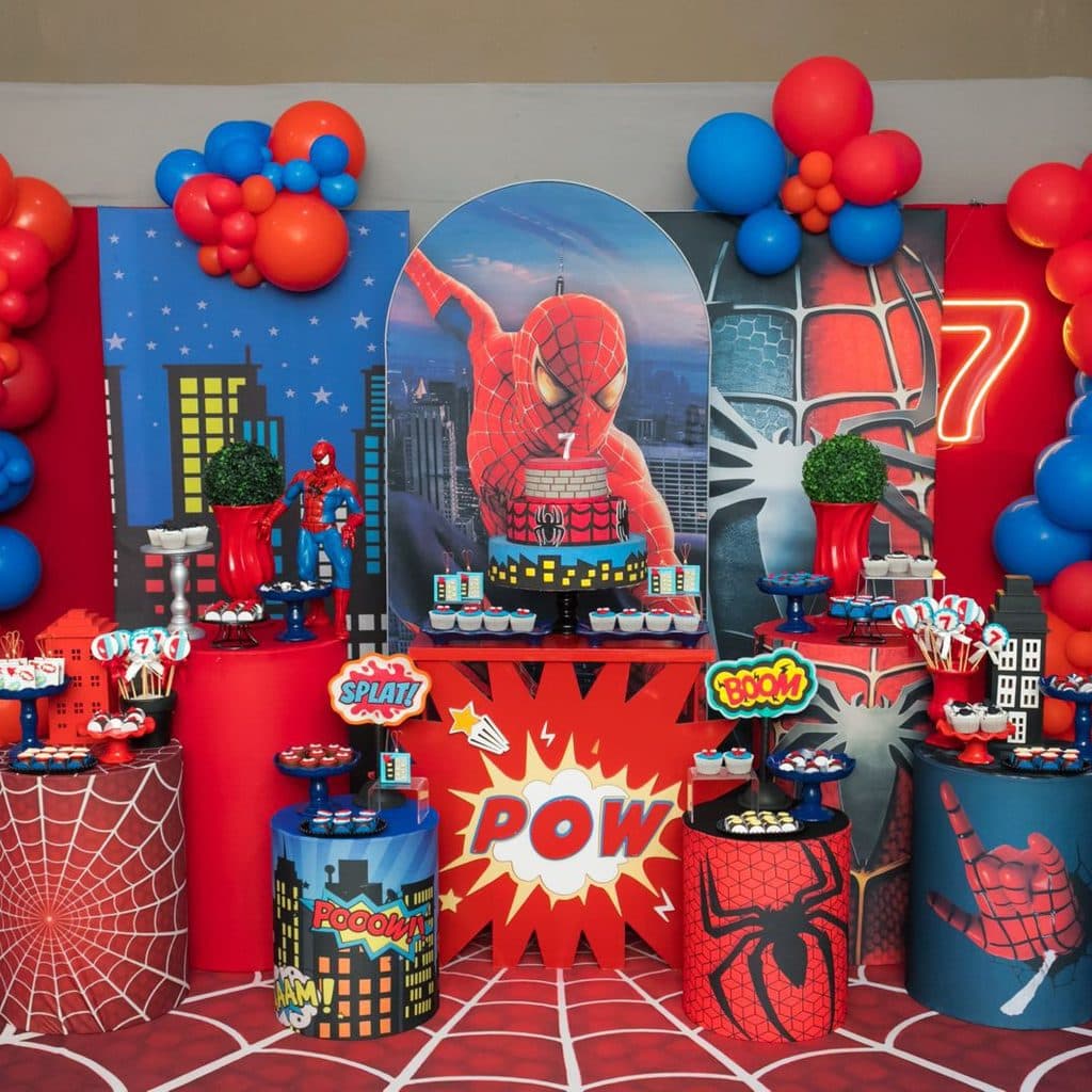 Mesa decorada tema Homem-Aranha no Buffet Oceano Mágico, buffet infantil em Guarujá
